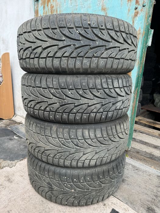 Продаю комплект зимнюю шипованную резину на R17