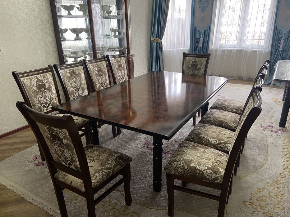 Продается стол в отличном состянии.
