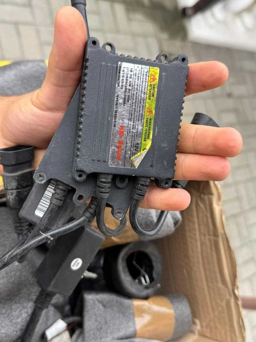 Kit xenon H4 bi-xenon complet cu lupe, balasturi și cablaj – universal