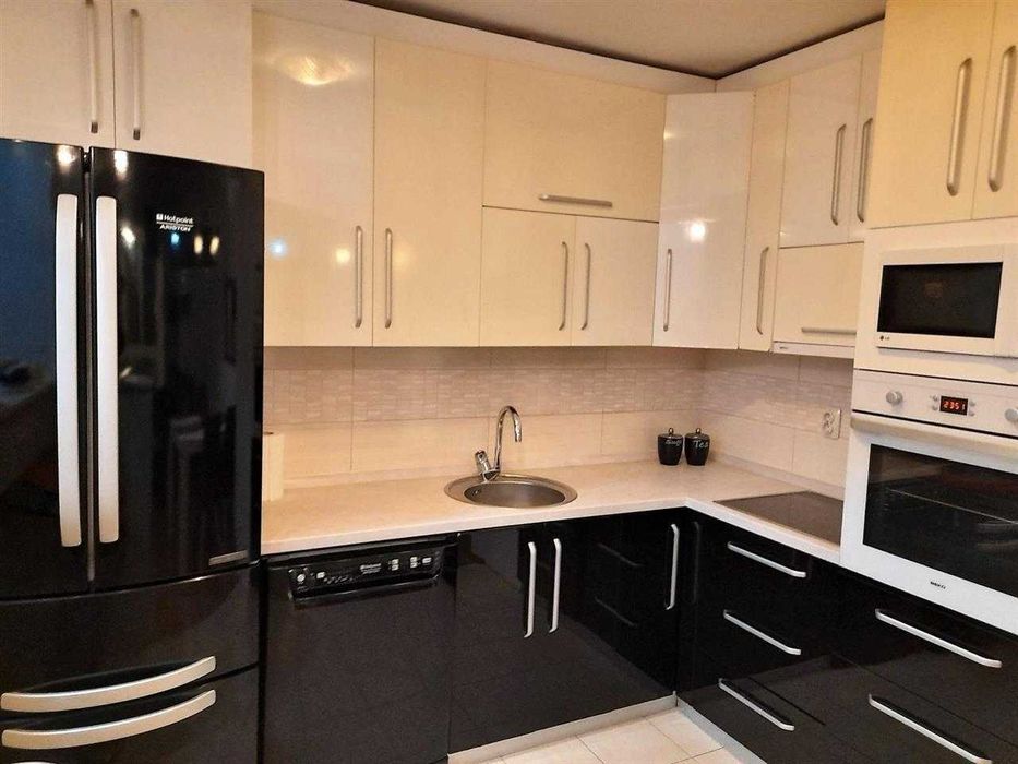 Дава се под наем Двустаен апартамент в Бургас, Лазур - 54 кв.м за 204 € - Снимка #2