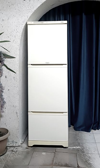 Продам трёх камерный холодильник