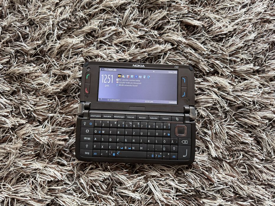Nokia  E90 Comunicator in stare foarte buna!De colectie!