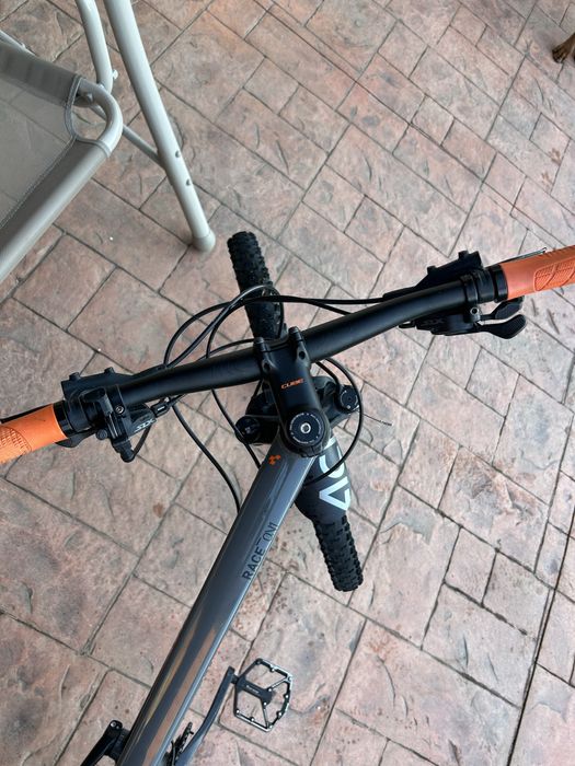 Vând bicicleta Cube Race One Grey/Orange