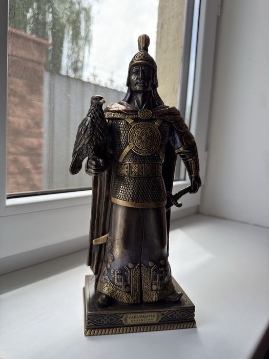 Empire статуя воина