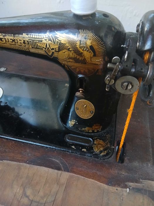 Masina de cusut Singer