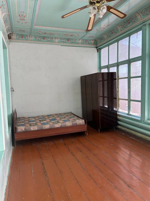 Hovli sotiladi. Uch tepa tumani