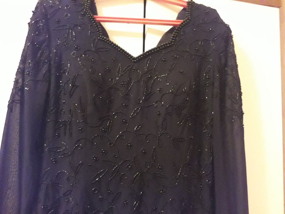 Черное платье и костюм двойка