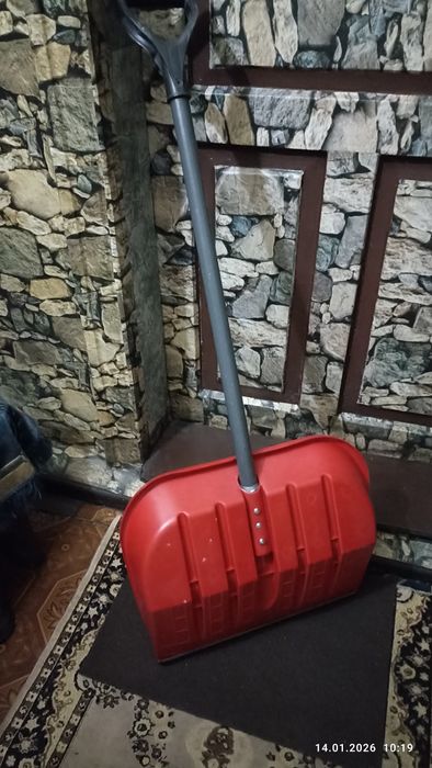 Лопату     продам.