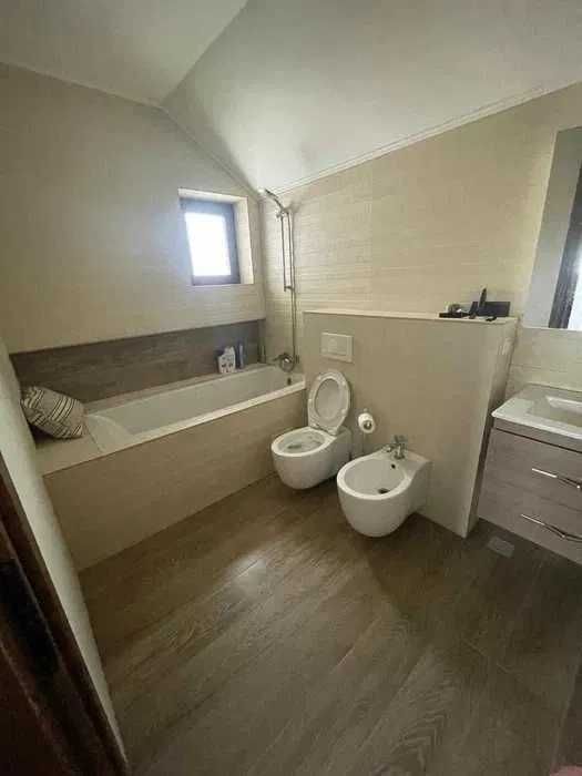 Vand casa la cheie, garaj dublu, curte 7 Ar. - zona Dura