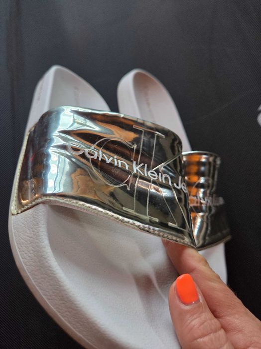 Чехли Calvin Klein