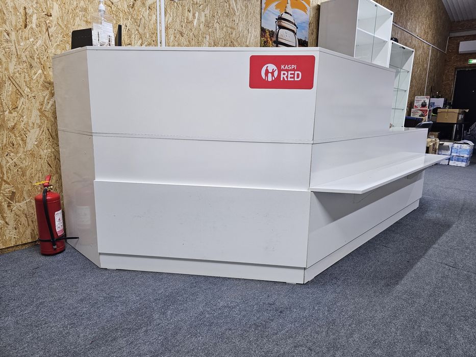 Стол-стойка под компьютер.