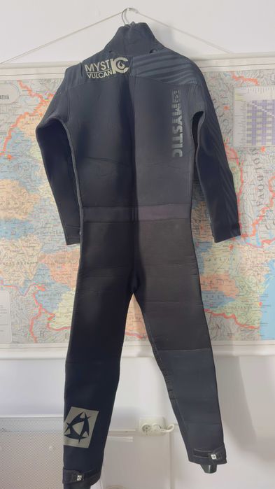 MYSTIC
Vulcanic  Front Zip Drysuit kitesurfing , kiteboarding