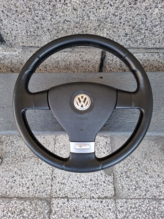 Трилъчев кожен волан за Фолксваген VW GT Пасат 6 Голф 5 Кади Туаран