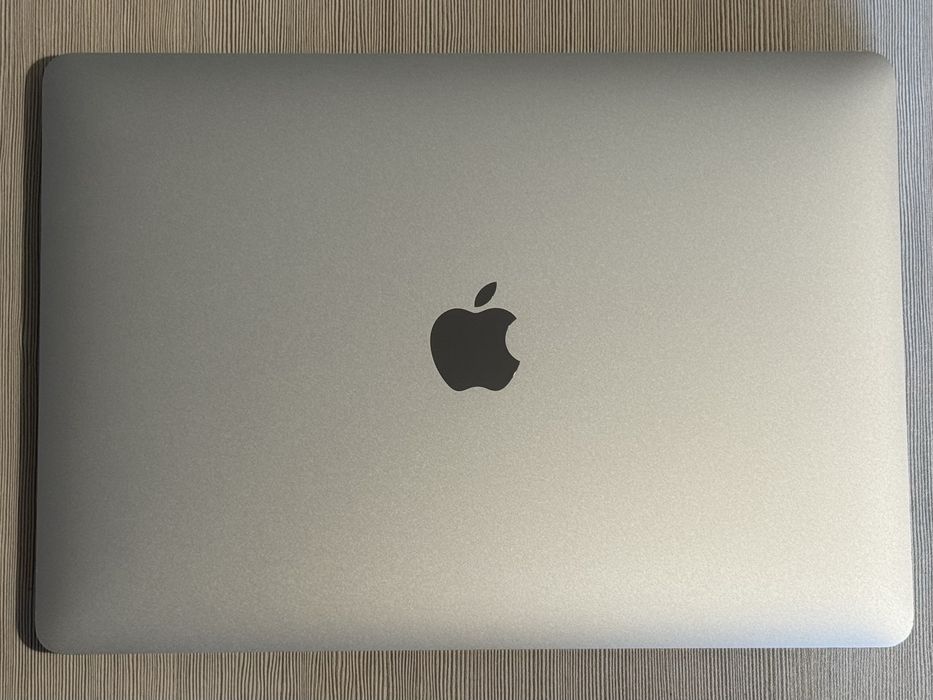 MacBook Pro 13 inch A2251 i5/16GB RAM/512GB SSD