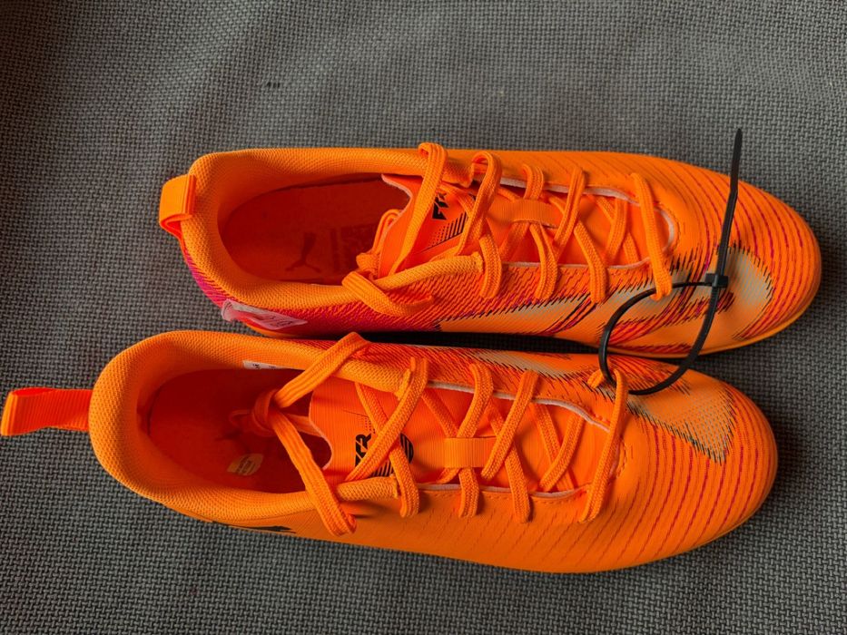 Pantofi sală Puma Future 8 Play IT junior portocaliu – noi