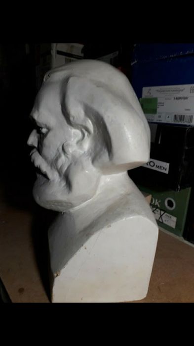 Скульптура старая.