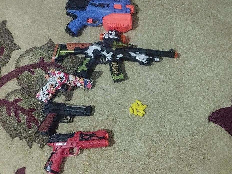 Продам 5 пистолетов + пульки