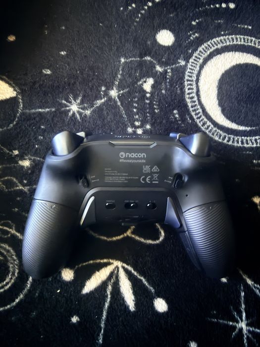 Controller: Nacon Revolution 5 за PC, PS4, PS5 (отличен)
