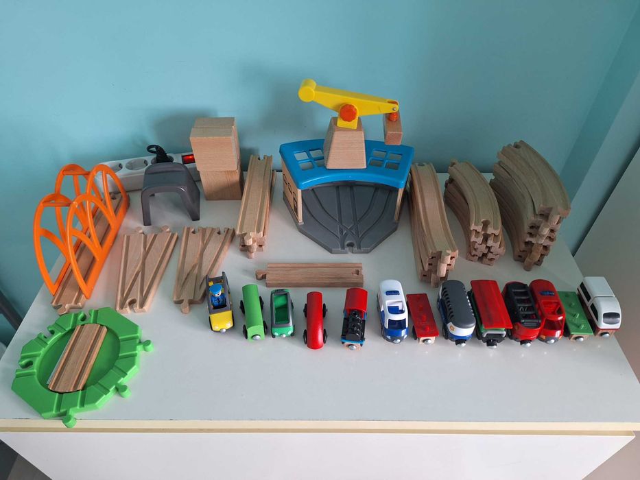 Trenulet lemn IKEA, șine, poduri, 250 lei