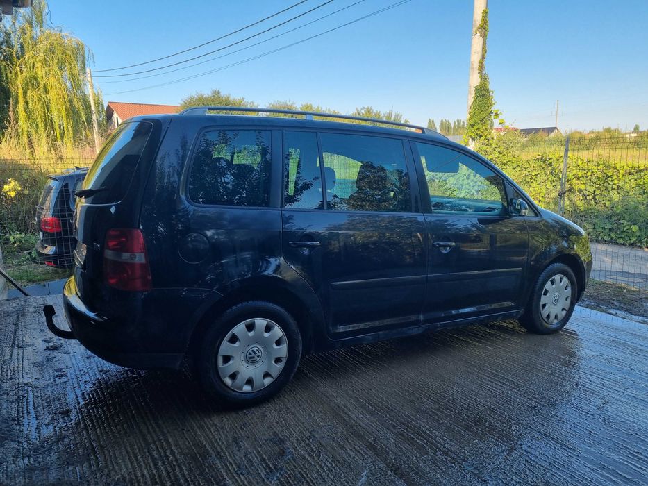 Vind vw Touran 2004 negociabil