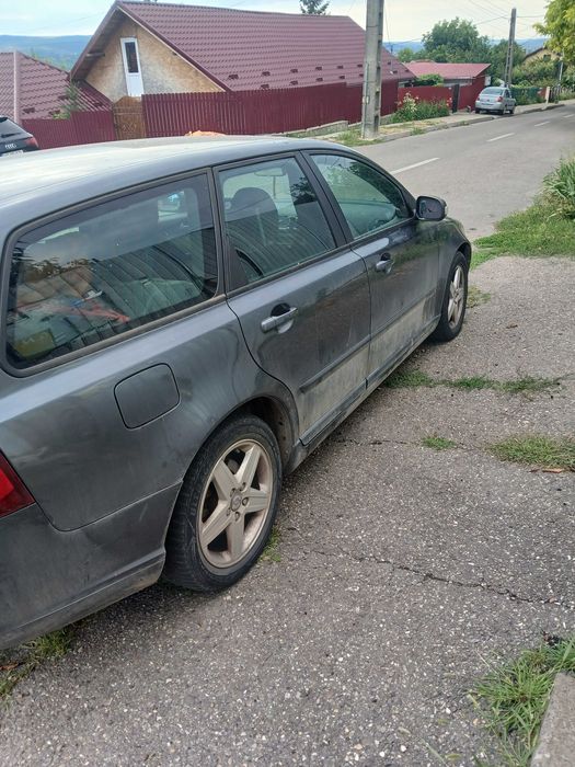 Vand Volvo v50 an 2009, sunt proprietarul ei de 5 ani . Mai are un rand de numere rosii .Pret 1500 negociabil ,pentru  detalii la nr 0770460472