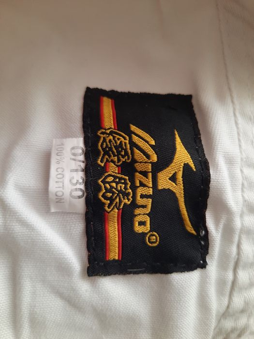 Продается форма каратэ , +перчатки