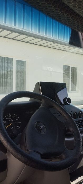 Mercedes-Benz Yuk Furgon