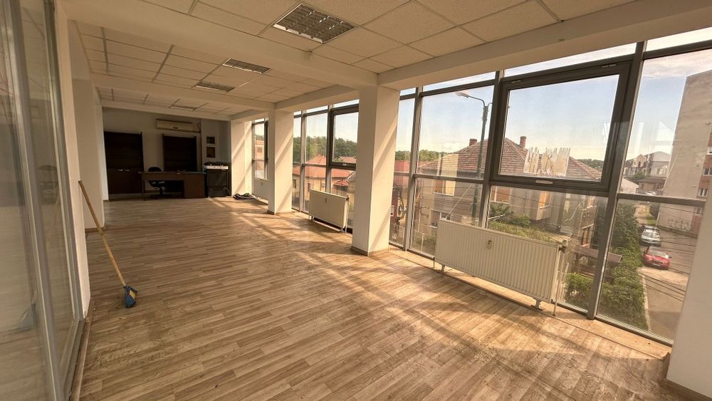 Cladire comerciala de vanzare !!!