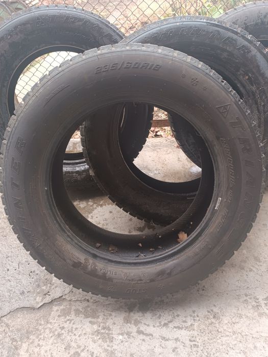 Резина зимняя 235/60R18