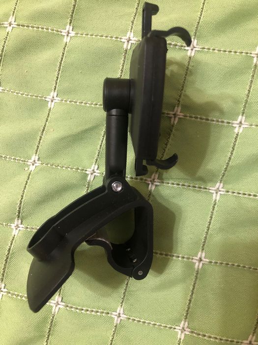 Стойка за телефон в кола