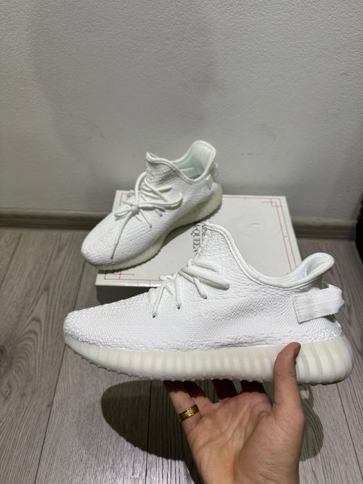 Yeezy 350: Cream White