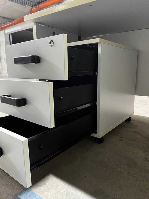 Ъглово  Офис Бюро