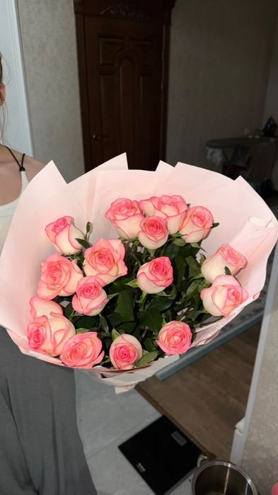 Свежие розовые розы