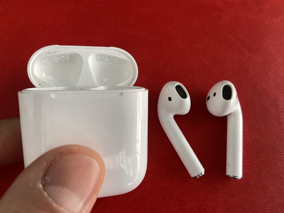 Apple air pods.