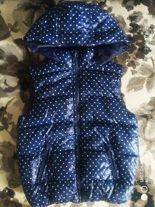 Безрукавка на девочку