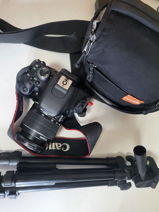 Canon 600D продам фотоппарат