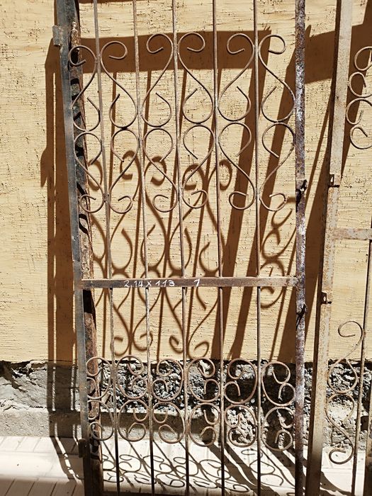 Железные дверные решетки б/у
