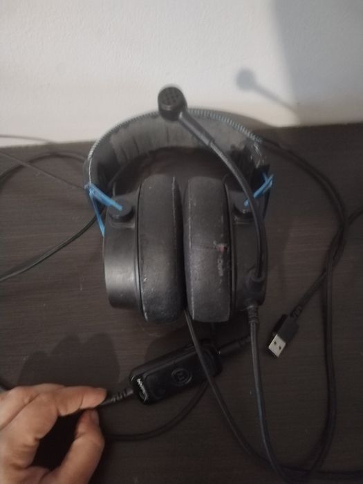 Это игровая гарнитура HyperX Cloud Alpha S (Black-Blue).