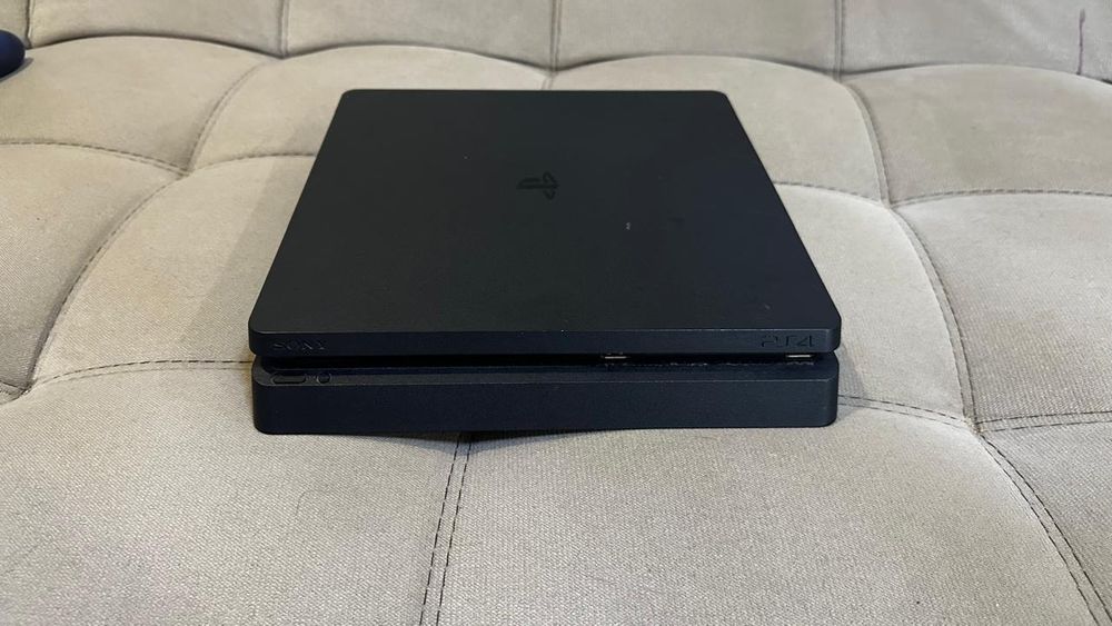 Sony PS4 в идеальном состоянии!