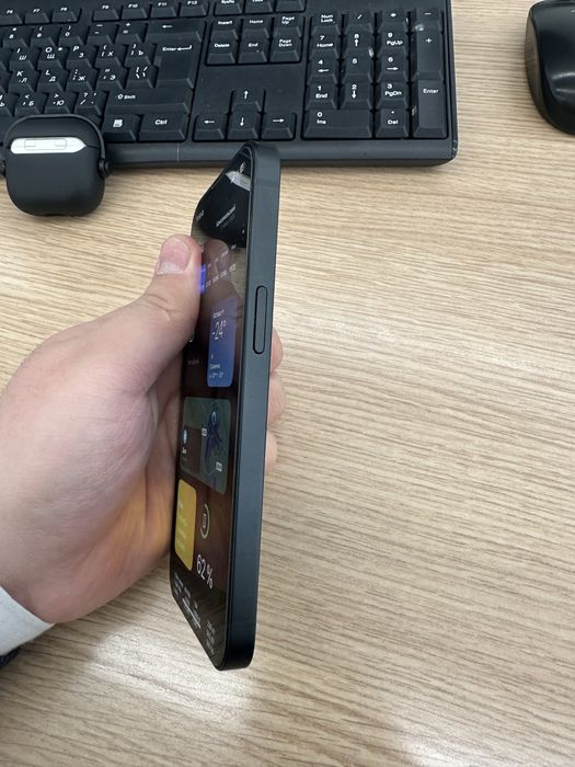 Айфон 16е в новом сост