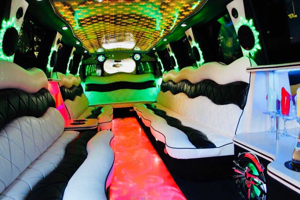 Limuzina de inchiriat Cadillac Escalade Inchiriez Limuzina