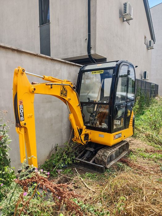 Închiriere mini excavator