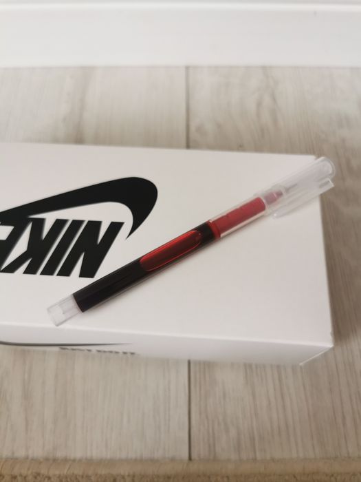 Ручка гелевая красный цвет