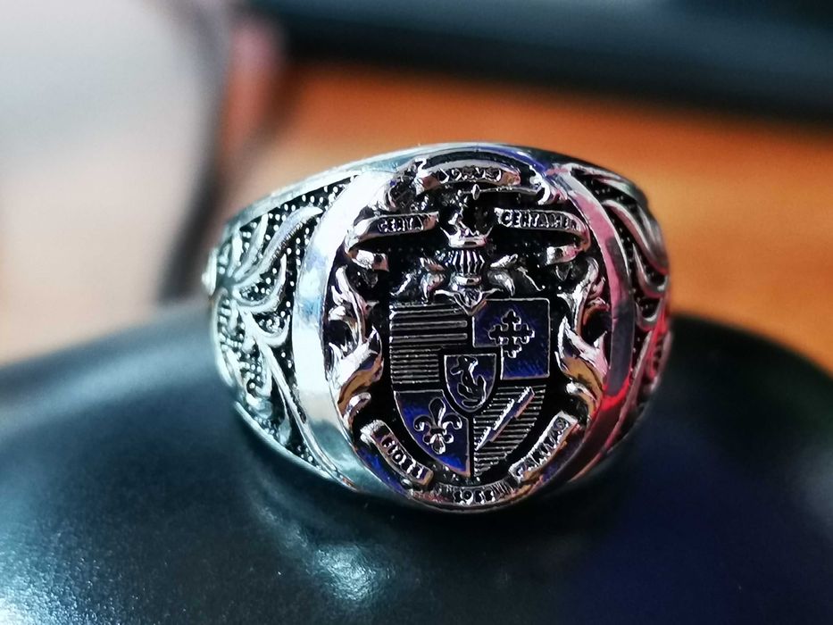 Сребърен пръстен рицарски стил. Страхотна изработка. Нов! Имам размери