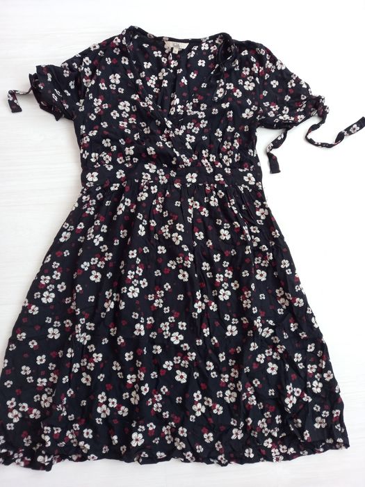 Много красива НОВА рокля на цветя