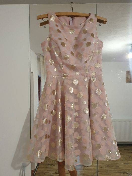 Vand rochie pt evenimente