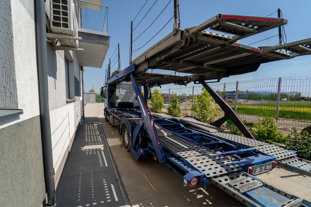 Transportor IVECO + platforma Fasano