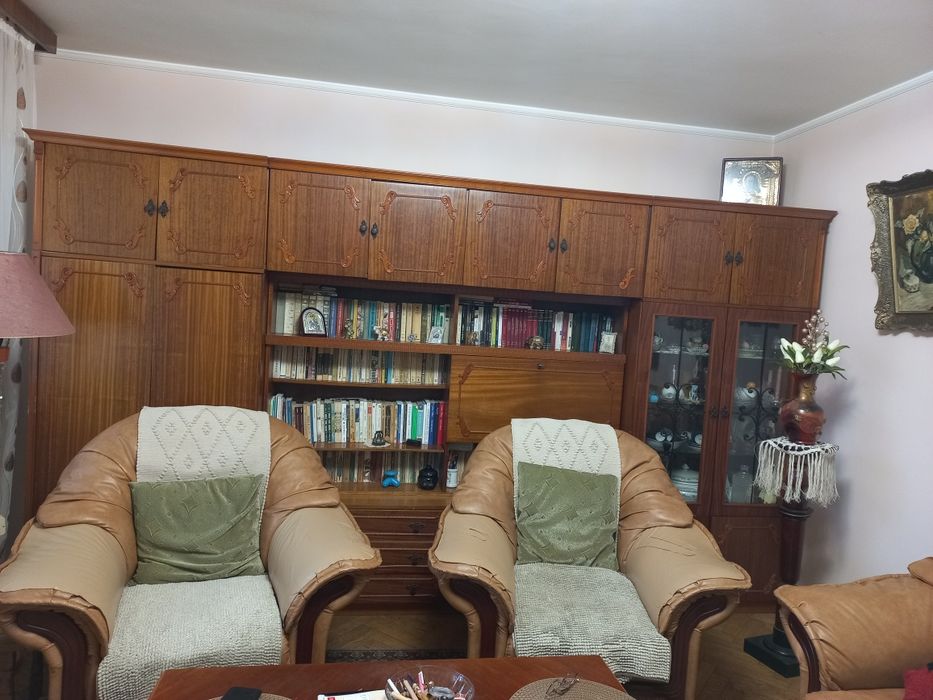 Mobila living,2 fotolii ,pat si vitrina-sufragerie Iasi