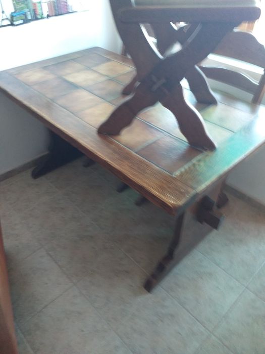 Мебели от масив  комлект маса,4стола,скрин и 2 малки шкафа