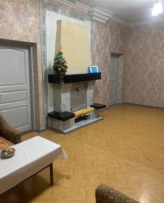 Квартира 5 комнат . Центр Янгиюля.